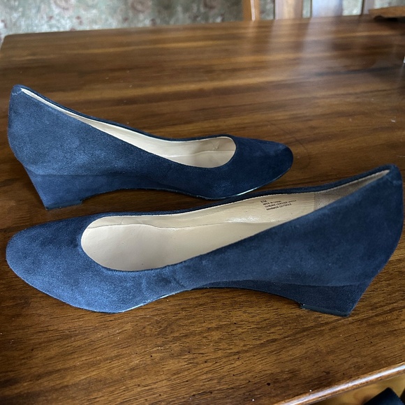 Navy Suede Talbots Wedge Pumps (8M) - Picture 5 of 5